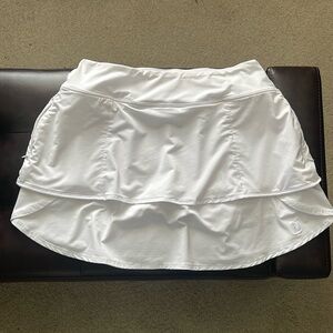 Footjoy L performance golf skirt in white - NWOT.